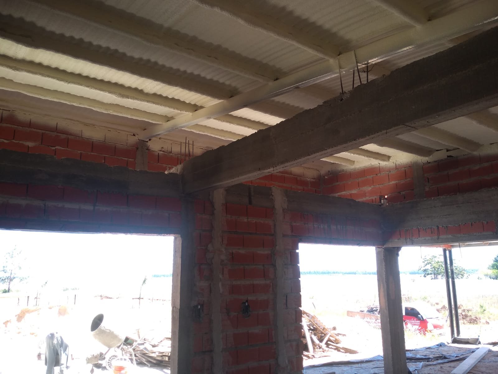 Poliuretano proyectado sobre techo